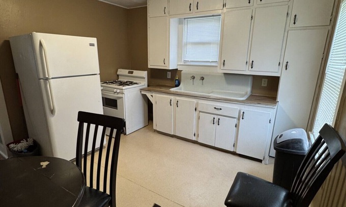 Sulphur House | Charming 2-bedroom house in lovely Sulphur with Spacious Patio