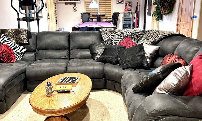 West Jordan House | Charming 2-bedroom house with WiFi, fitness room in peaceful Murray