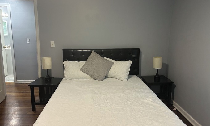 Columbus House | Charming 2-bedroom townhome with WiFi, AC in Columbus nearAirport