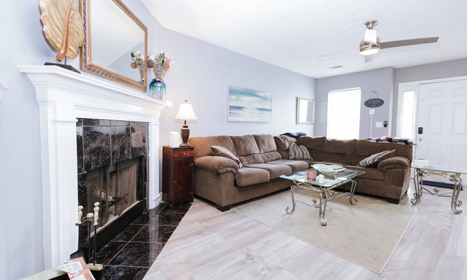 Decatur House | Charming 2-bedroom townhome in Decatur with AC, WiFi