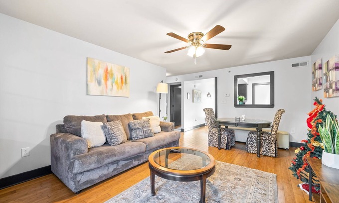 Clarksville Condo | Charming 2-bedroom dog-friendly condo walking distance to Downtown Clarksville.