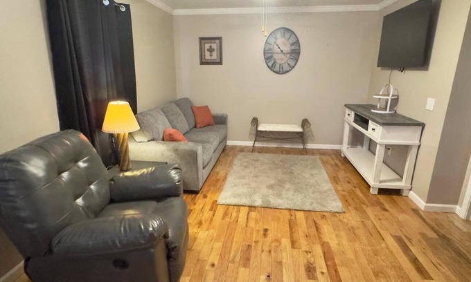 Guntersville House | Charming 2-bedroom townhome in delightful Guntersville with AC, WiFi