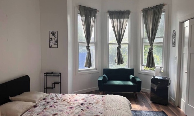 Bergen Apartment | Charming 2-bedroom apartment in Jersey City-Manhattan is just 15 minutes away