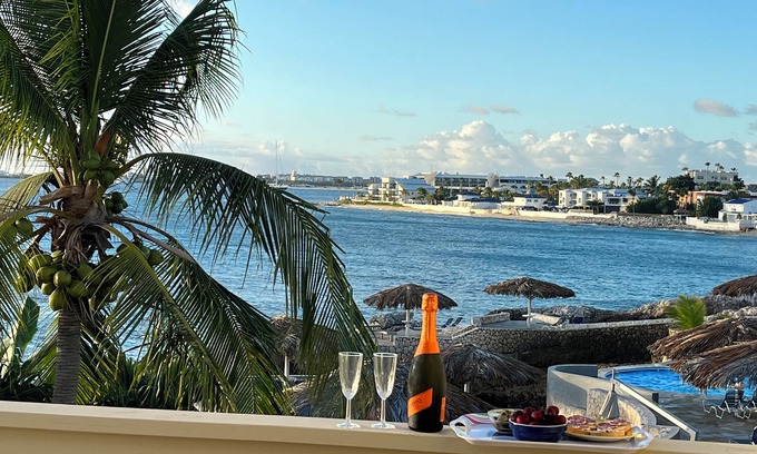 Pelican Key Villa | Charming 2-bedroom villa with AC, WiFi, stunning ocean views