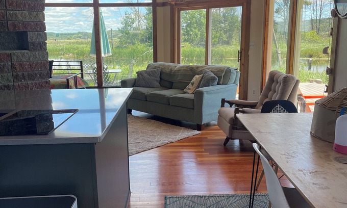 Arcadia Cabin | Charming 2-bedroom waterfront cabin with AC, WiFi in serene Arcadia