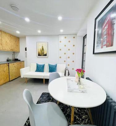 Harrow Road Apartment | Charming 2Bd Modern Flat with Garden In Little Venice