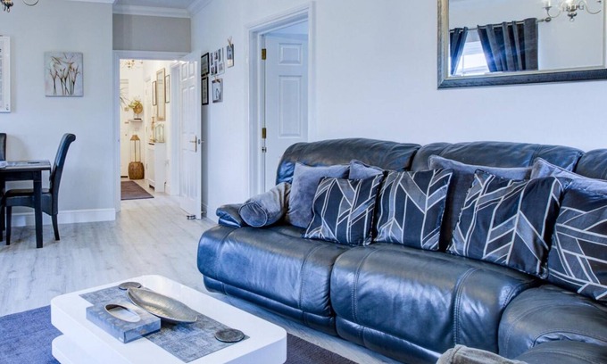 Waltham Abbey Apartment | Charming 2BR Flat in the Heart of Waltham Abbey