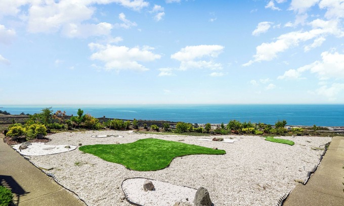 Pacifica Apartment | Charming 2BR Ocean Getaway in Pacifica