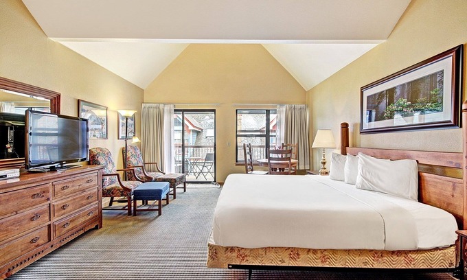Historic District Condo | Charming 2br Steps To Snow-capped Adventures + Main St 2 Bedroom Condo by RedAwning