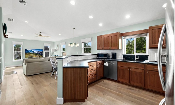 Marineland Acres House | Charming 3-Bed 2.5-Bath Secluded Oasis Just 1 Block from the Beach + Open-Air & Screened Deck