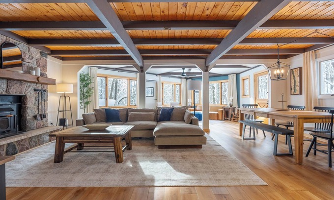 Bellaire Ski Chalet | Charming 3 bed/2.5 bath Northern MI Retreat at Schuss Mountain