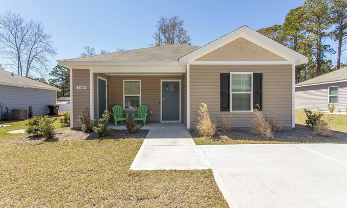 Ocean Isle Beach Cottage | Charming 3-bedroom cottage with WiFi, AC in lovely Ocean Isle Beach