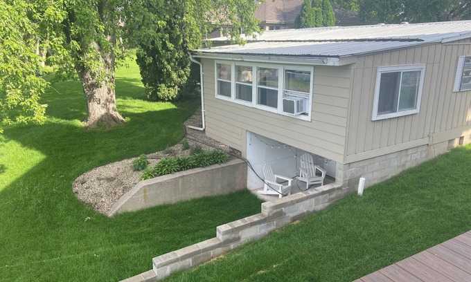 Butte Des Morts Cottage | Charming 3-bedroom LAKESIDE cottage on the north shore of Lake Butte des Morts.