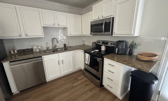 Fredericksburg House | Charming 3-bedroom house with WiFi, AC in Fredericksburg