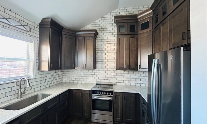 Jeffersonville House | Charming 3-bedroom 5 min to Louisville close to Churchill Downs and expo center