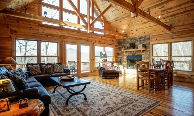 Tate Cabin | Charming 3-bedroom cabin with amazing mountain views in delightful Jasper