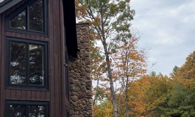 Murphy Ski Chalet | Charming 3 bedroom chalet with spa minutes from Lake Nottely