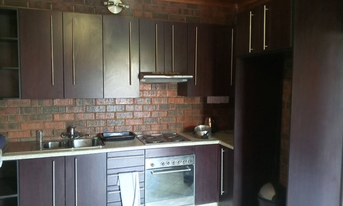 Germiston Cottage | Charming 3-bedroom cottage with AC and WiFi in enchanting Germiston