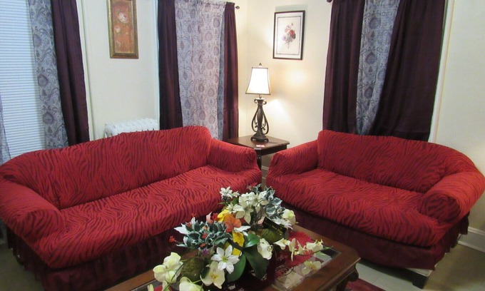 Center House | Charming 3-bedroom house with WiFi, Workspace, Washer/Dryer in Manchester