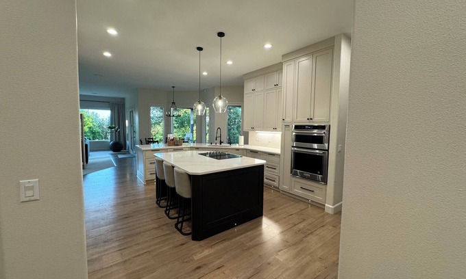 Ridgefield House | Charming 3-bedroom house, secluded with Mountain views.