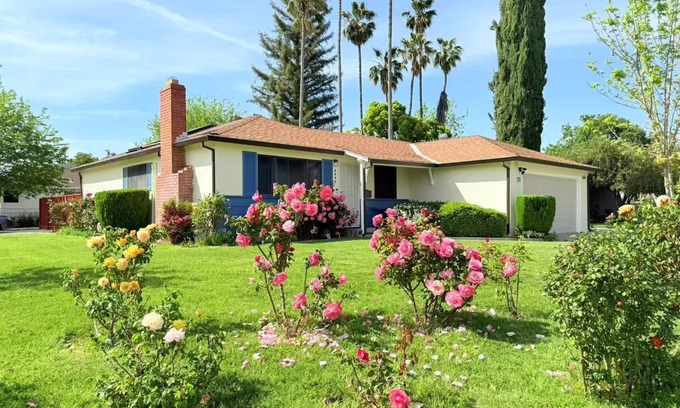Southwestern Sacramento House | Charming 3-bedroom house in marvelous Sacramento with AC, WiFi