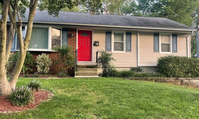 Annapolis House | Charming 3-bedroom house in Annapolis two blocks from the Navy Stadium