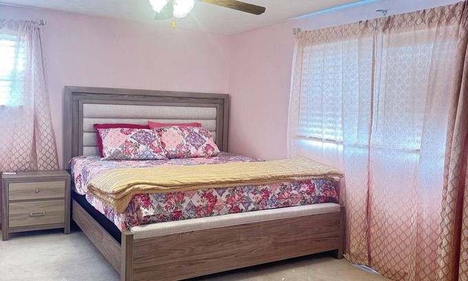 Cheektowaga House | Charming 3-bedroom house with WiFi, AC in delightful Cheektowaga