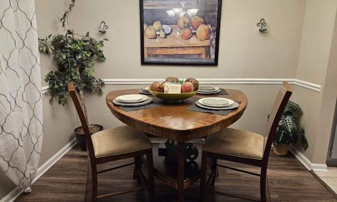 Raleigh House | Charming 3-bedroom house with WiFi, AC in fabulous Memphis
