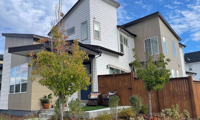 Northfield House | Charming 3-bedroom house with AC, fitness room, WiFi in delightful Denver