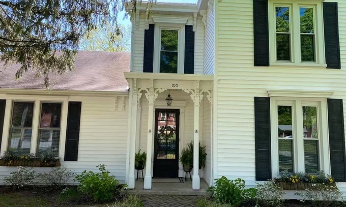 Midway House | Charming 3-bedroom house in Midway with screened in porch and salt water pool!