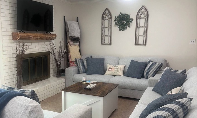 Oxford House | Charming 3-bedroom house in Oxford with Game Room and WiFi