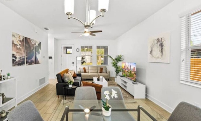 East Tampa House | Charming 3-bedroom house in welcoming Tampa