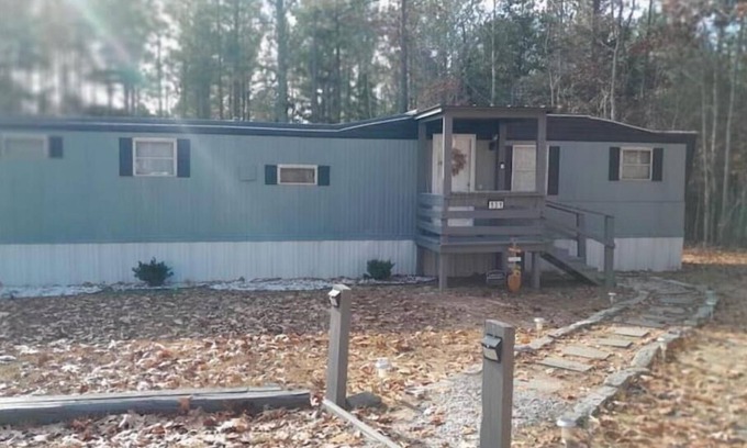 Henrico House | Charming 3-bedroom mobile home with WiFi and AC in lovely Henrico
