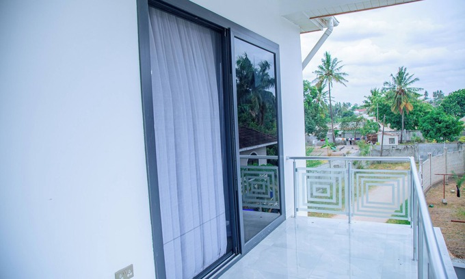 Mbezi Beach House | Charming 3-bedroom building with WiFi, AC in marvelous Dar es Salaam