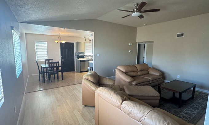 Skies West House | Charming 3-bedroom house 15 minutes from Balloon Fiesta Park