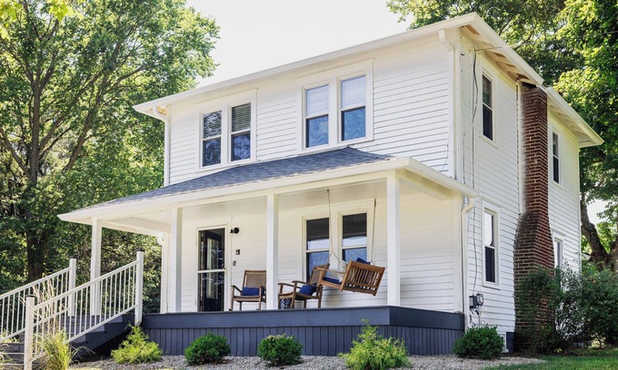 Greencastle Other | Charming 3-bedroom farmhouse in marvelous Greencastle near DePauw University