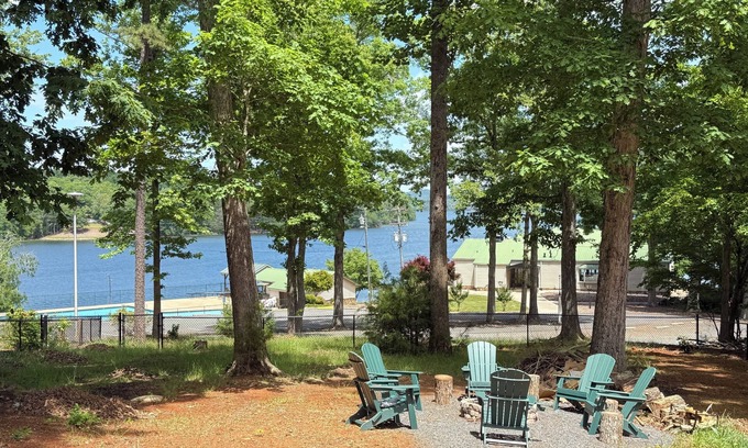 Troy House | Charming 3-bedroom house in tranquil Mount Gilead with lake views