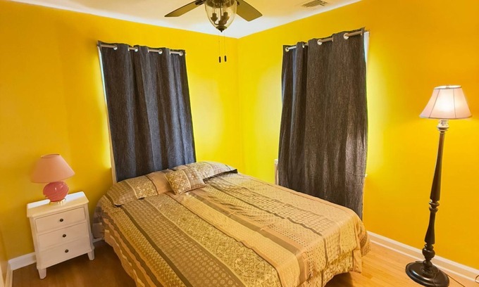 Hopelawn House | Charming 3-bedroom house with WiFi and AC in Perth Amboy