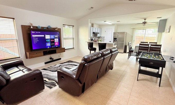 Heritage House | Charming 3-bedroom house with WiFi in San Antonio near SeaWorld/Lackland AFB