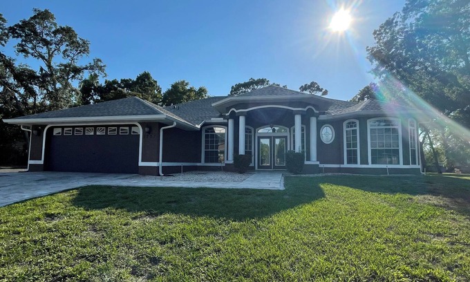 Spring Hill House | Charming 3-bedroom spacious house with cozy feel in Spring Hill