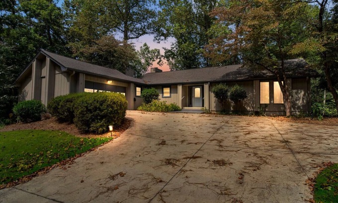 Gainesville House | Charming 3 Beds/2 Baths/Near LakeLanier 4 FUNtimes