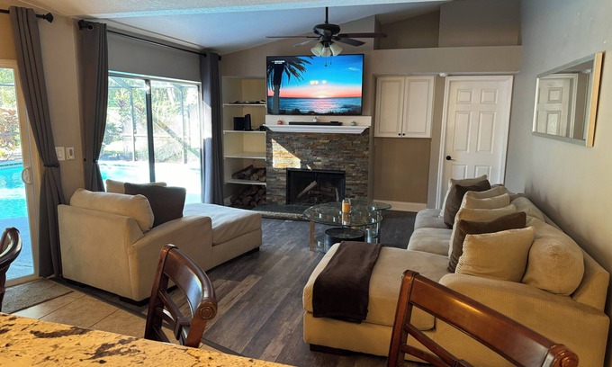 Port Richey House | Charming 4 bdrm house in gated, exclusive neighborhood w/large heated pool.