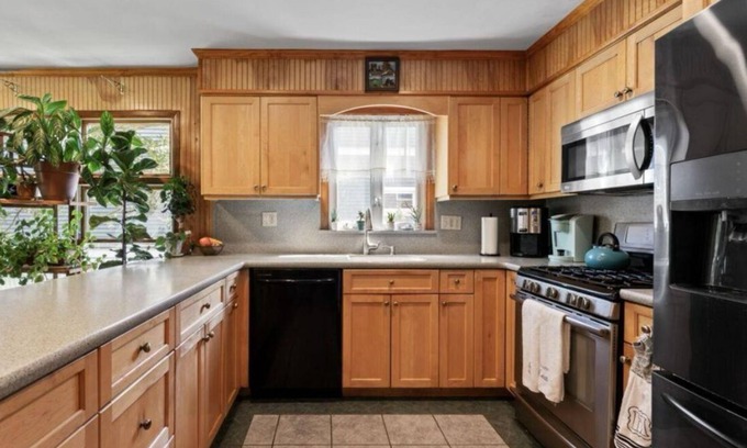 Brick House | Charming 4-bedroom house in Brick Township with fitness room, WiFi king bed