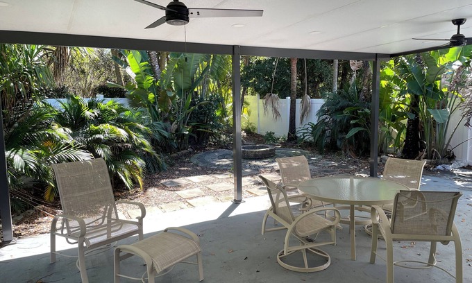 Pembroke Pines House | Charming 4-bedroom house with WiFi, Amenities in pleasant Pembroke Pines