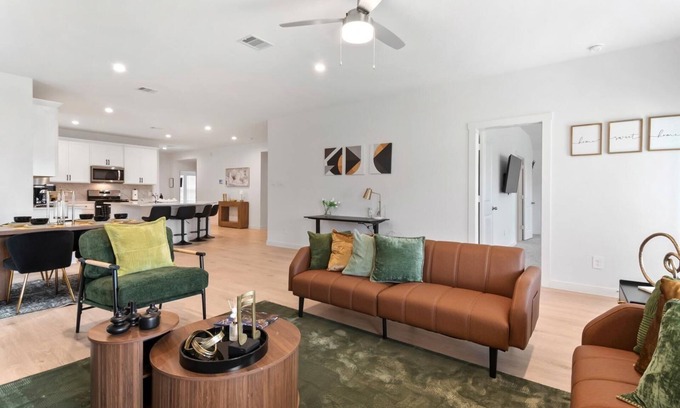 Barker House | Charming 4-bedroom house with AC, WiFi in peaceful Fulshear