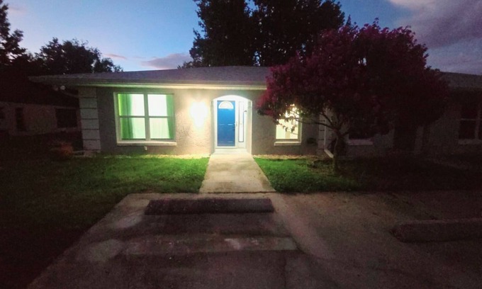 Sun 'N Lake House | Charming 4-bedroom house with WiFi, AC in fantastic Sebring