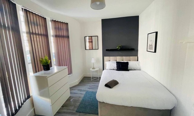 Liverpool House | Charming 4Bedroom entire House at Orleans