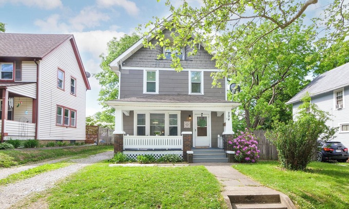 Firestone Park House | Charming 4BR Retreat w/Loft