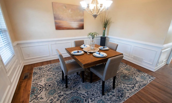 Cumming House | Charming 5 bedroom home near the lake. Kids are welcome. Pet-friendly