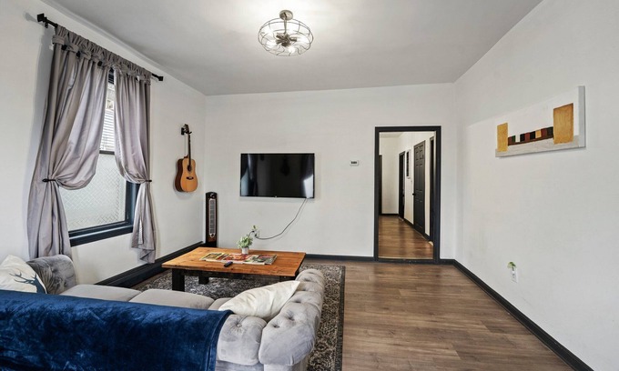 West End House | Charming 6-bedroom house - close to all in Providence
